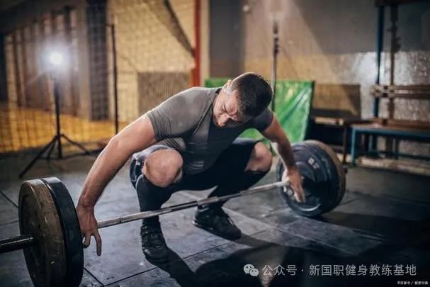 腹肌需要怎么练才能最快出来？新国职健身教练基地(图3)